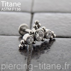 Piercing labret titane multibilles et multicristaux 7mm de longueur