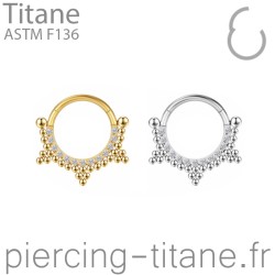 Clicker titane avec une rangée de microbilles, triples microbilles et cristaux