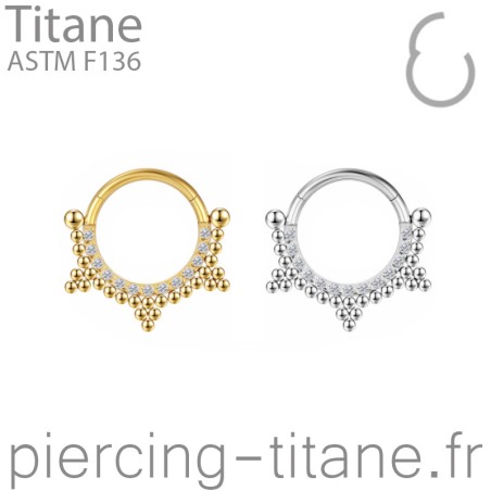 Clicker titane avec une rangée de microbilles, triples microbilles et cristaux
