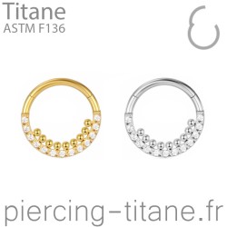 Clicker titane cristaux et microbilles internes à l'anneau